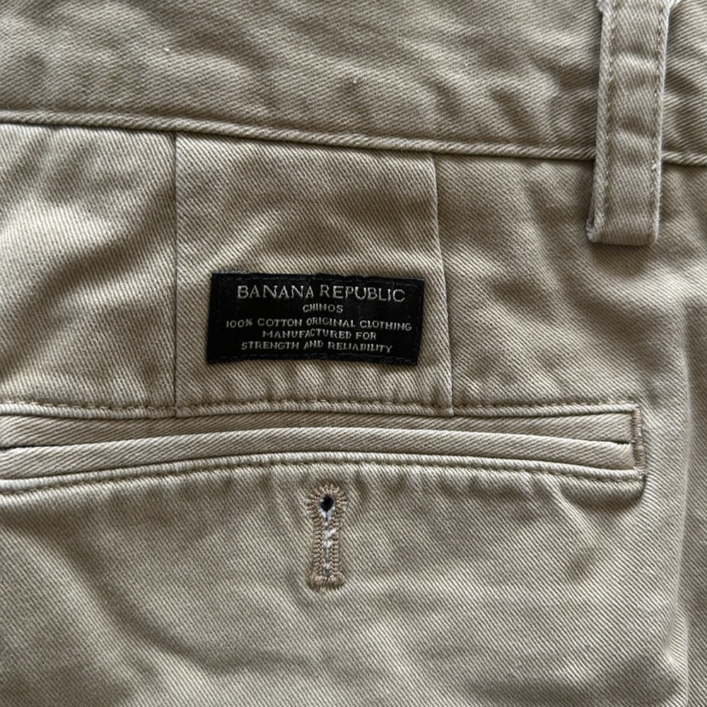 Banana Republic men’s khaki shorts - Picture 3 of 3